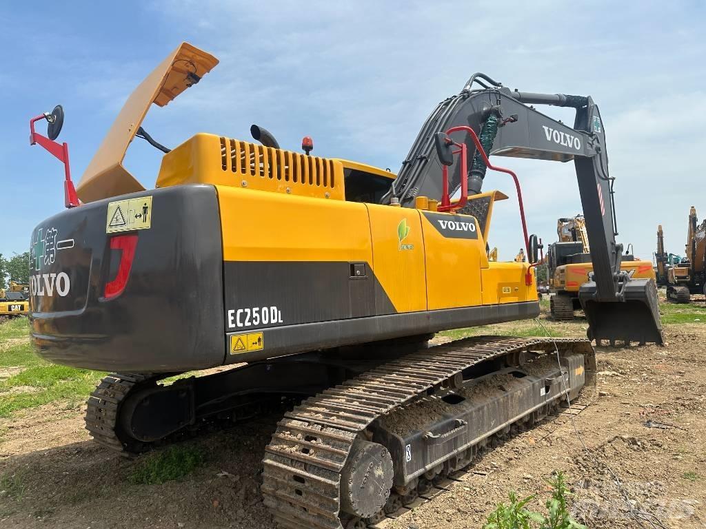 Volvo EC250D Roomikekskavaatorid