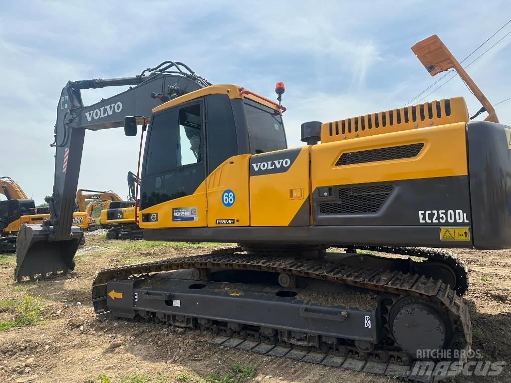 Volvo EC250D Roomikekskavaatorid