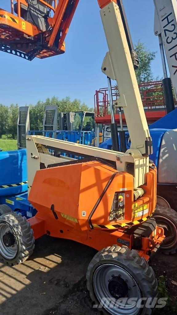 JLG 340 AJ Iseliikuvad poomtõstukid