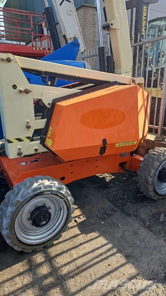 JLG 340 AJ Iseliikuvad poomtõstukid