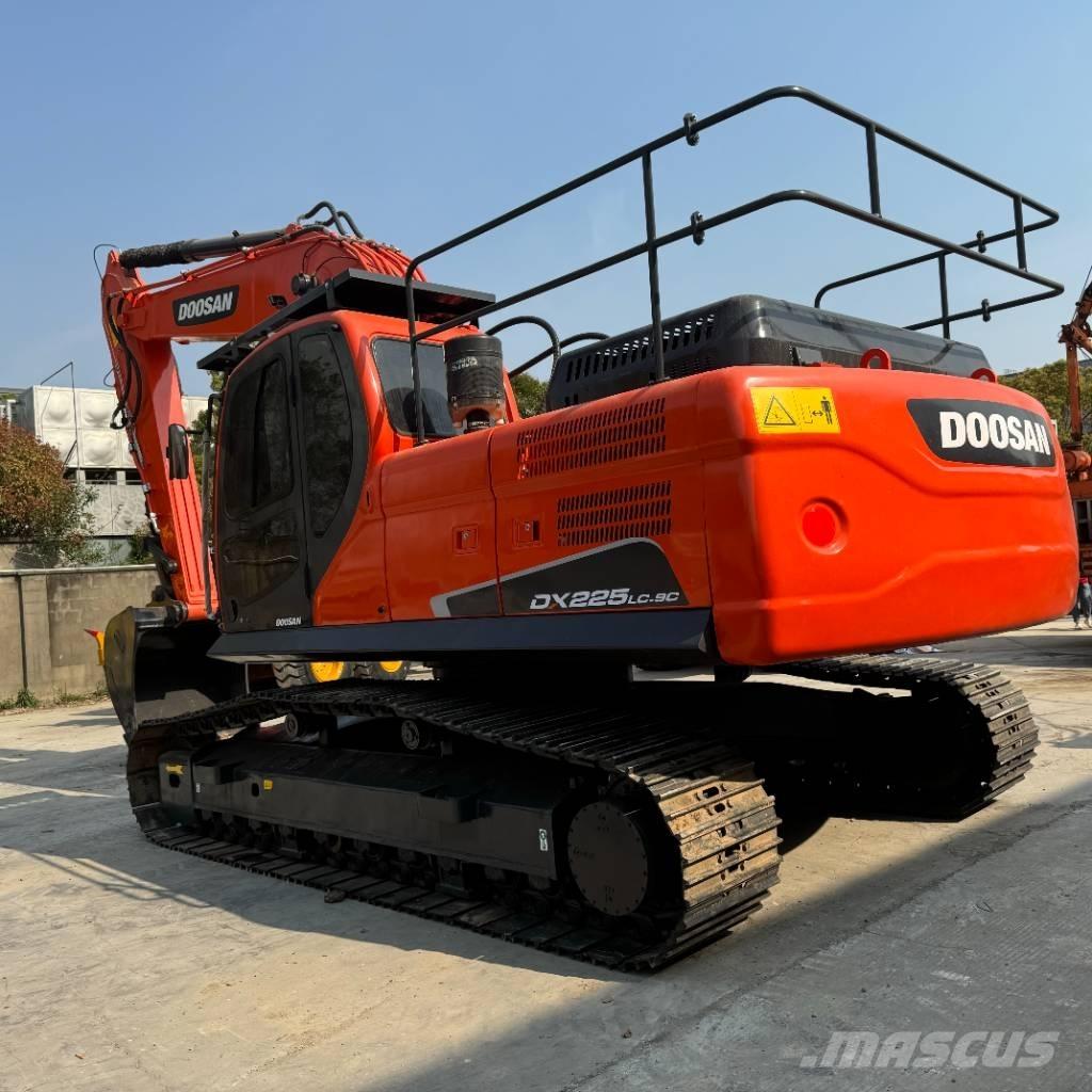 Doosan DX 225 LC Roomikekskavaatorid