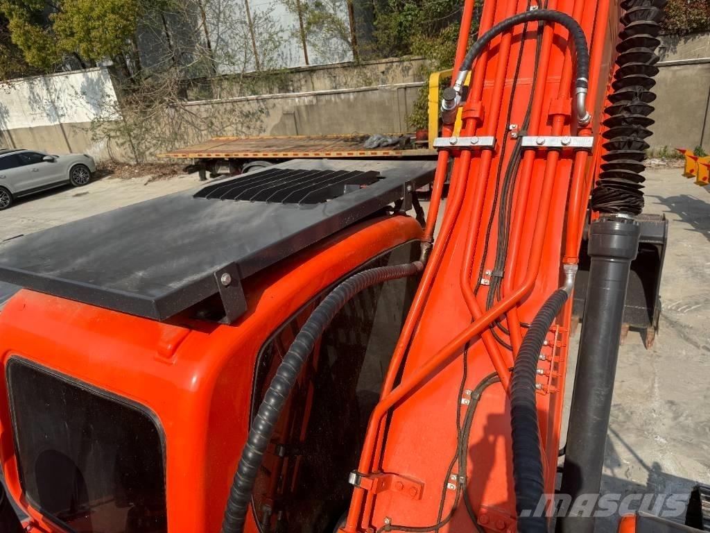 Doosan DX 225 LC Roomikekskavaatorid