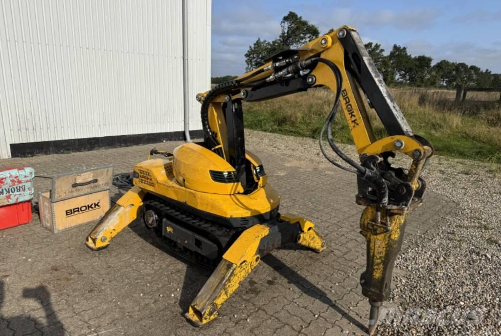 Brokk 110 Lammutusekskavaatorid