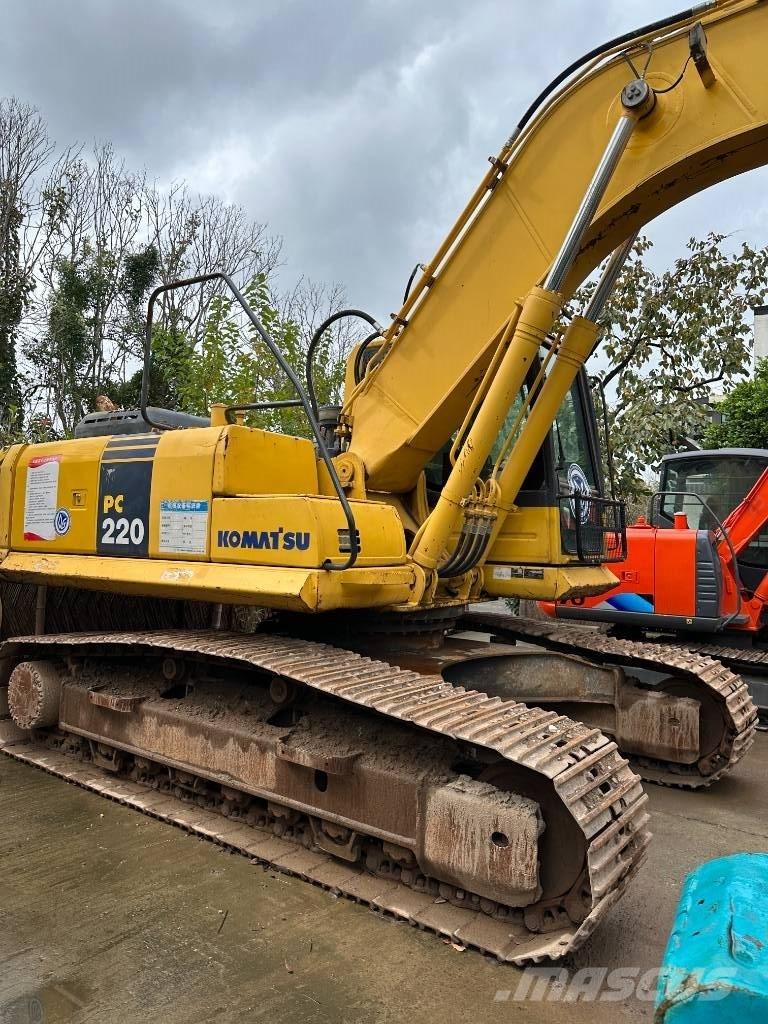 Komatsu PC 220-8 Roomikekskavaatorid