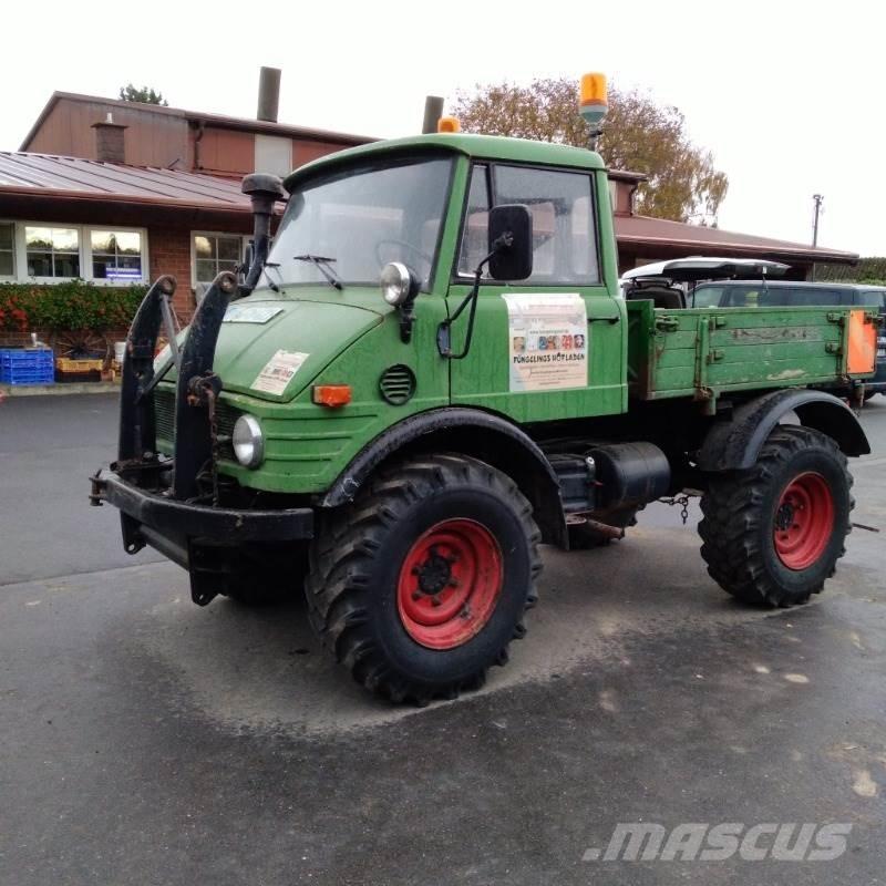 Mercedes-Benz U421 Traktorid