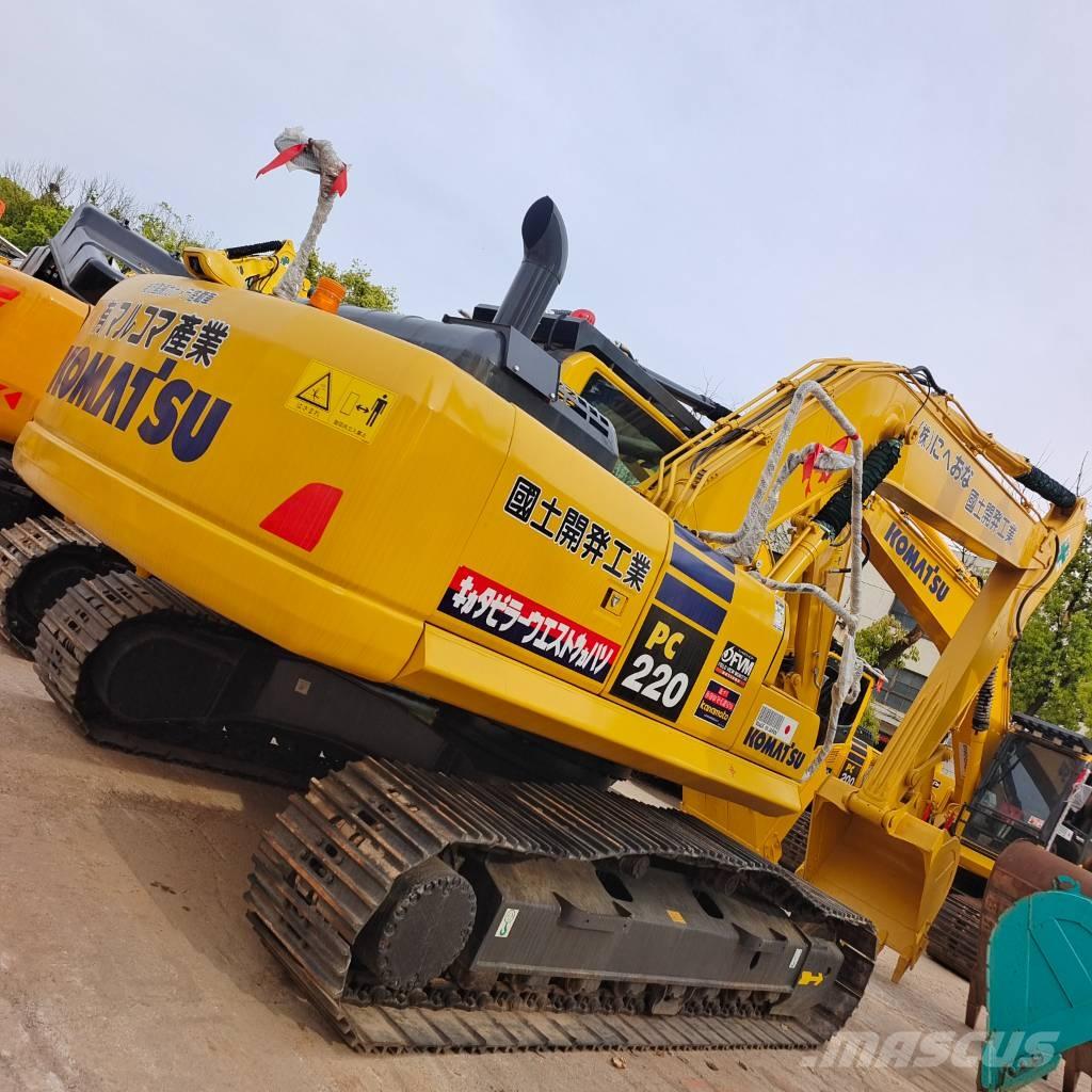 Komatsu PC 220-8 Roomikekskavaatorid
