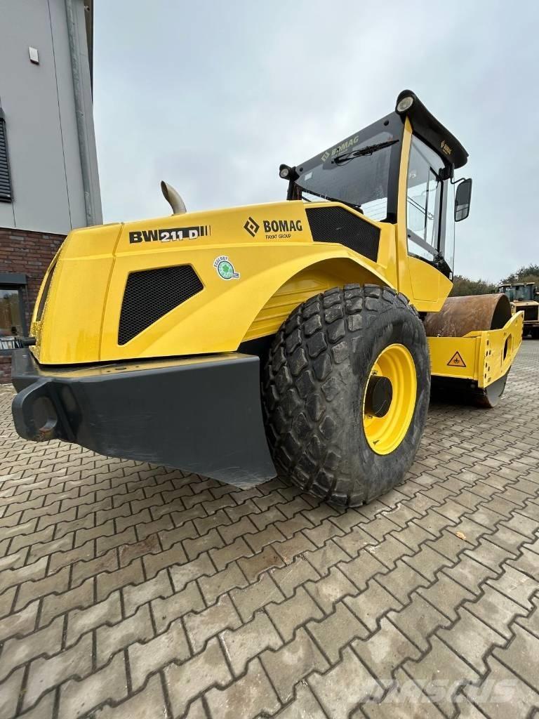 Bomag BW 211 D-5 Ühe trumliga rullid
