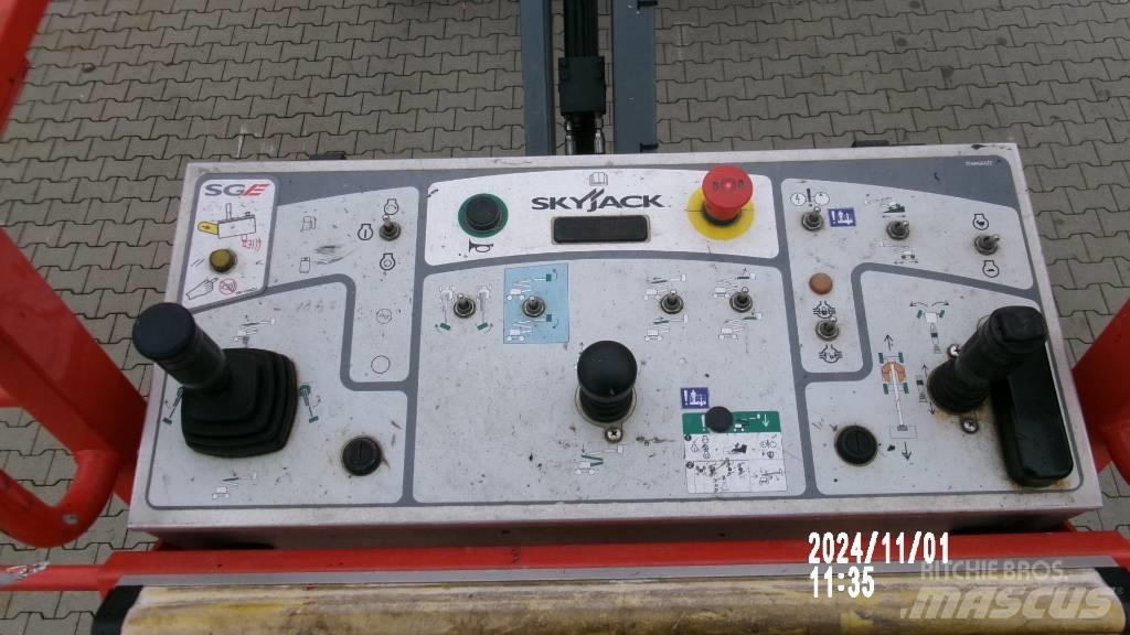 SkyJack SJ 51 AJ Iseliikuvad poomtõstukid