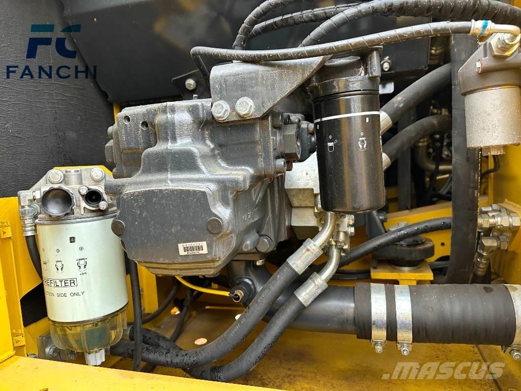 Komatsu PC 210-8 Roomikekskavaatorid