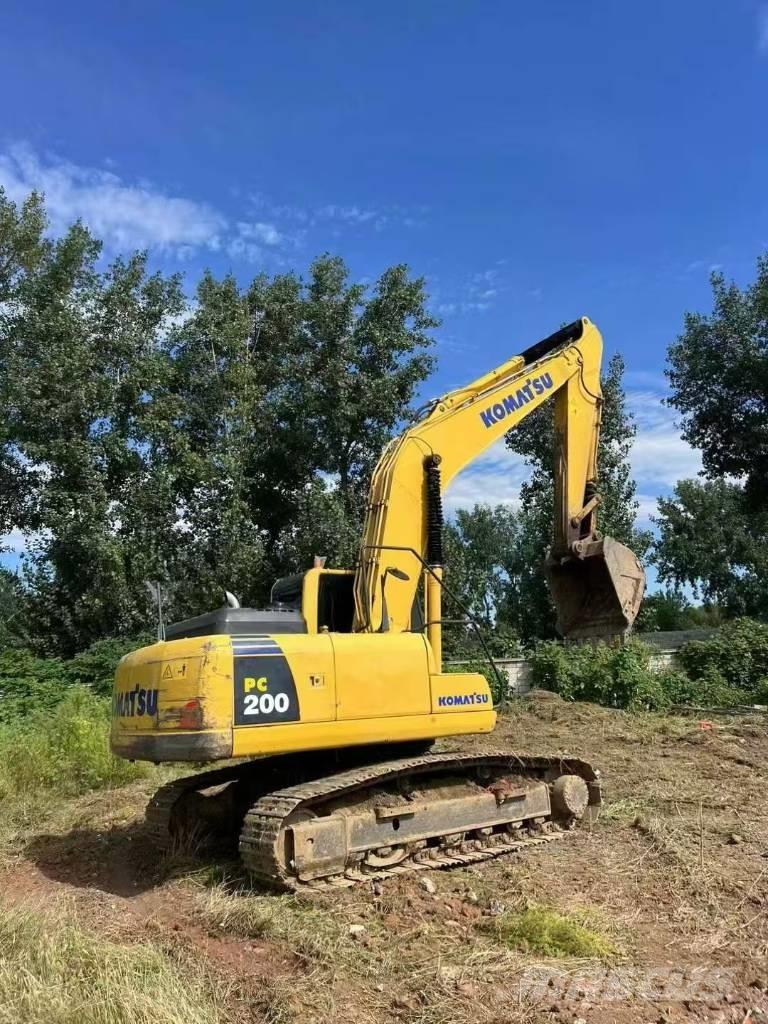 Komatsu PC 200 Roomikekskavaatorid