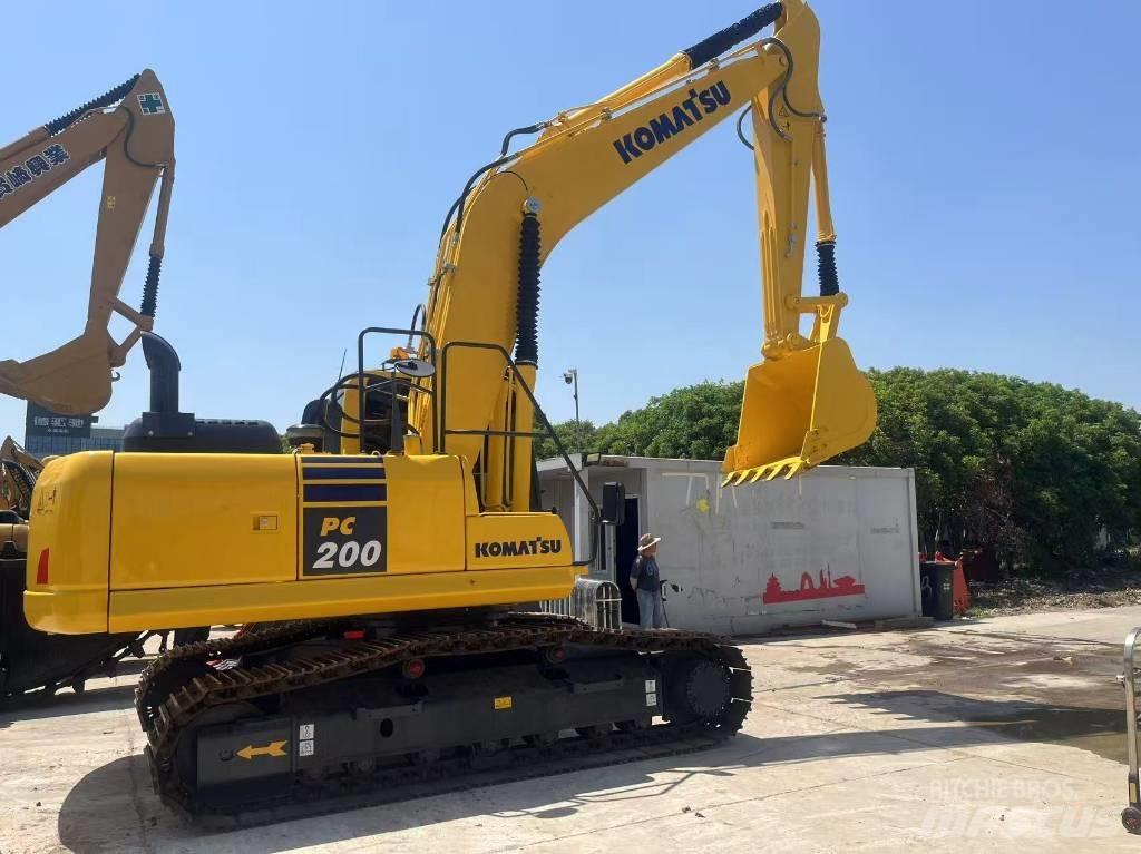 Komatsu PC 200 Roomikekskavaatorid