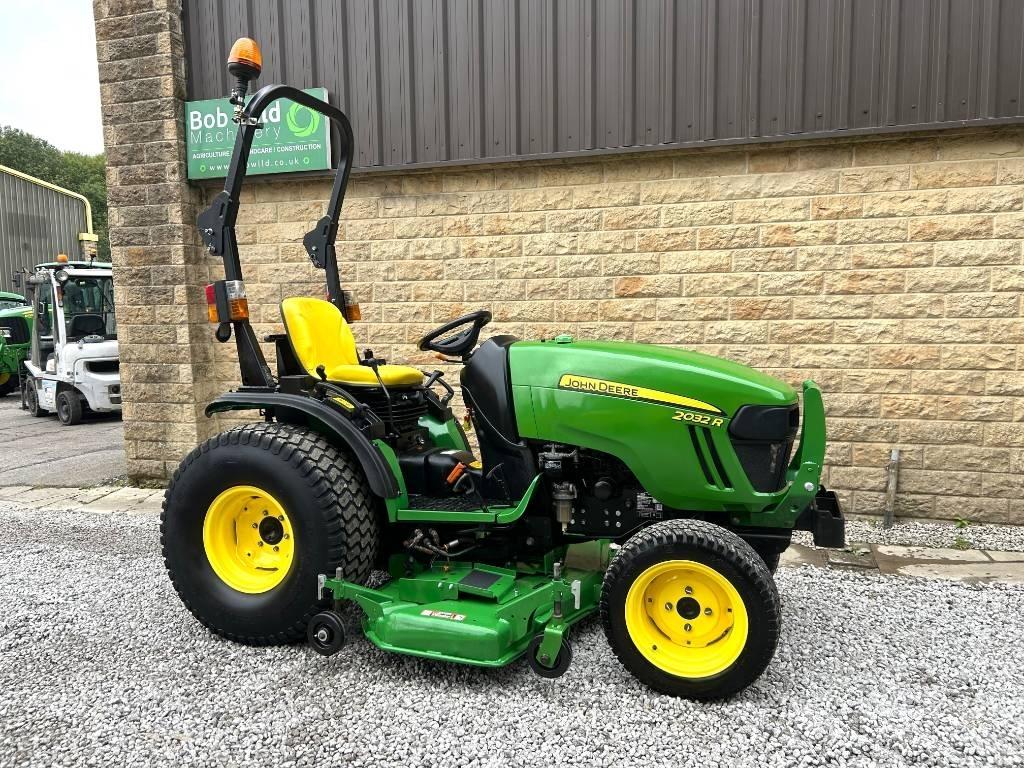 John Deere 2032R Kompakttraktorid