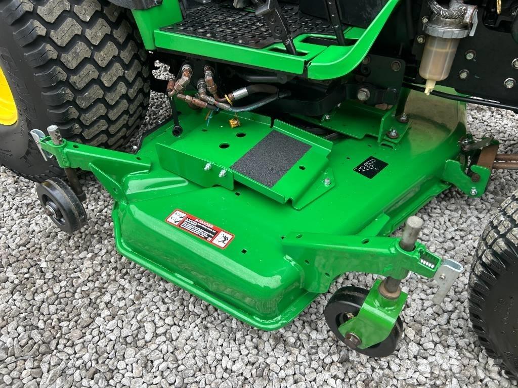 John Deere 2032R Kompakttraktorid