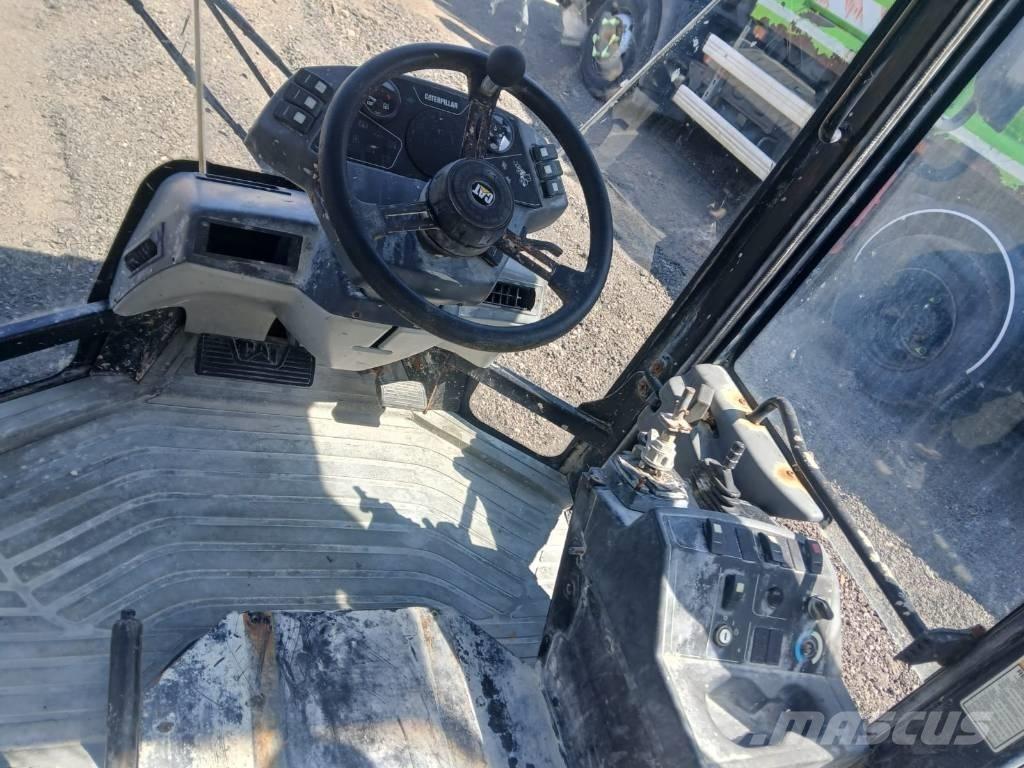 CAT 906 Kabiinid
