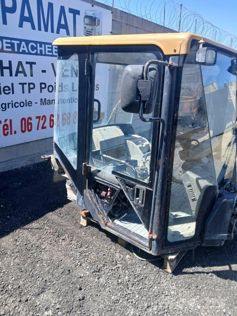 CAT 906 Kabiinid