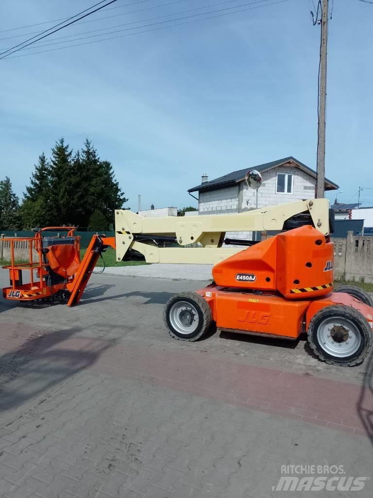 JLG E 450 AJ Iseliikuvad poomtõstukid
