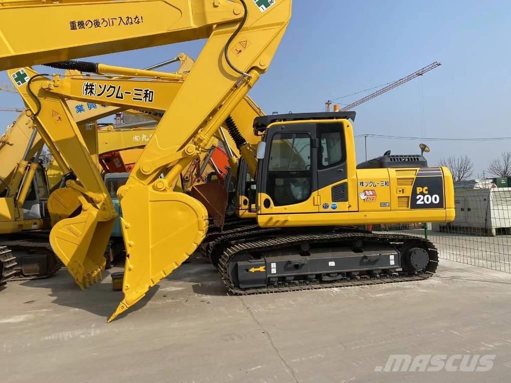 Komatsu PC 200-8 Roomikekskavaatorid