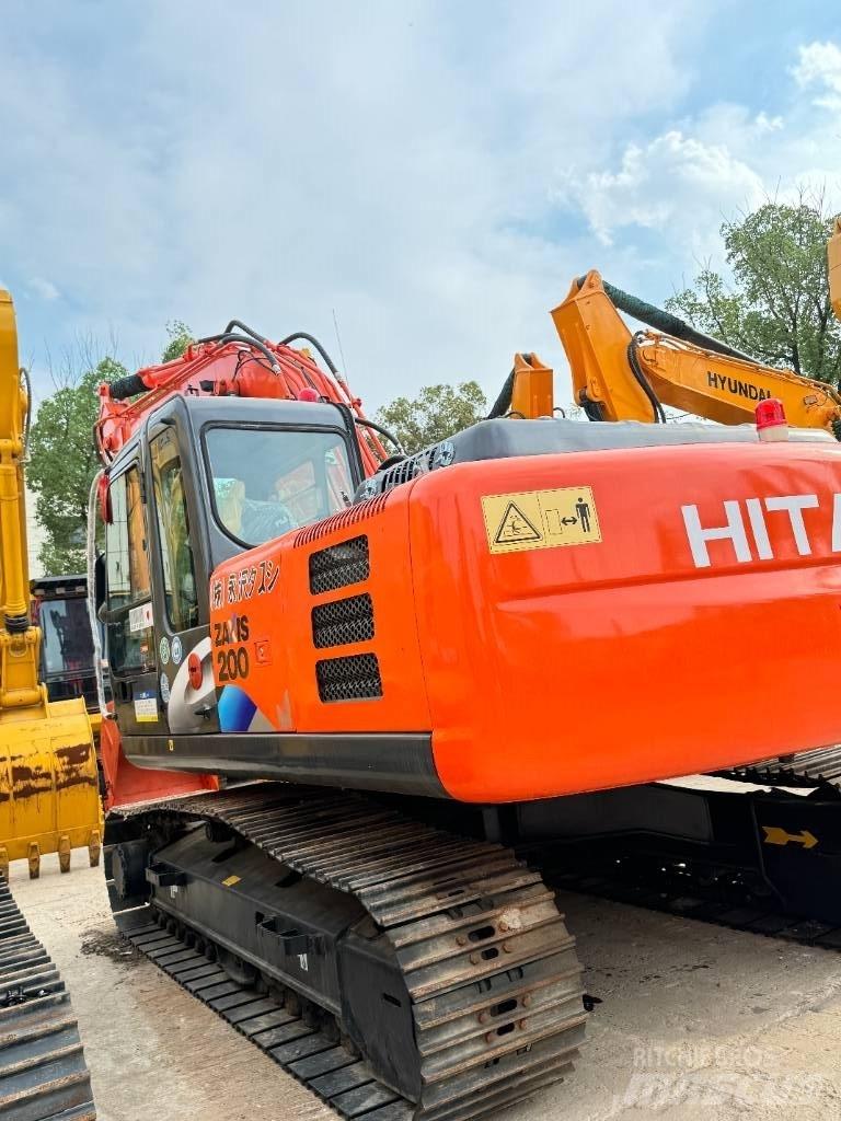 Hitachi ZX 200 Roomikekskavaatorid