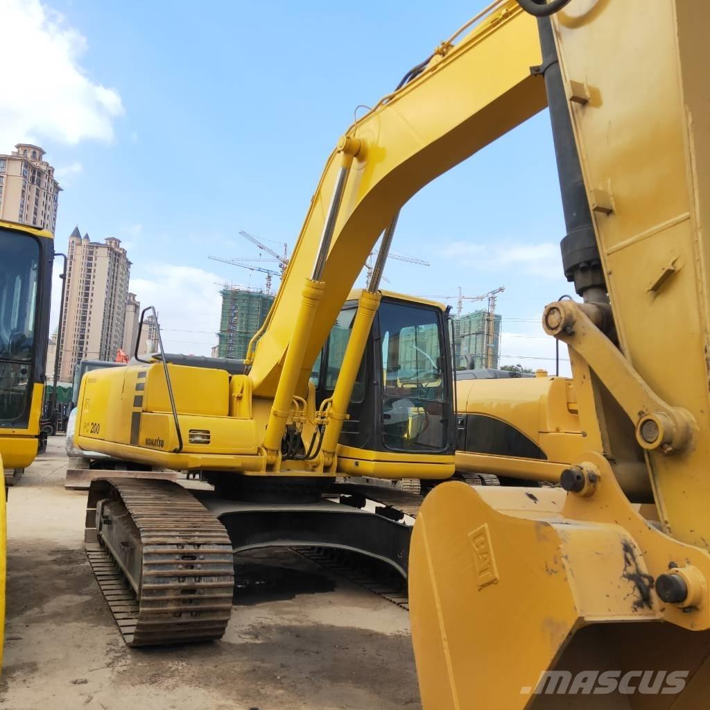 Komatsu PC200-6 Roomikekskavaatorid
