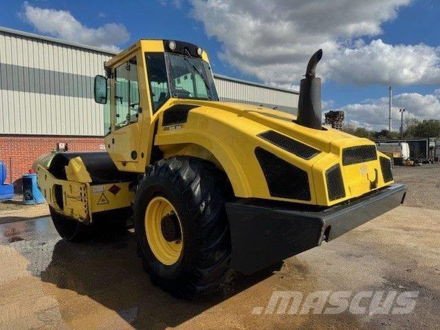Bomag BW 213 D H-4 Ühe trumliga rullid