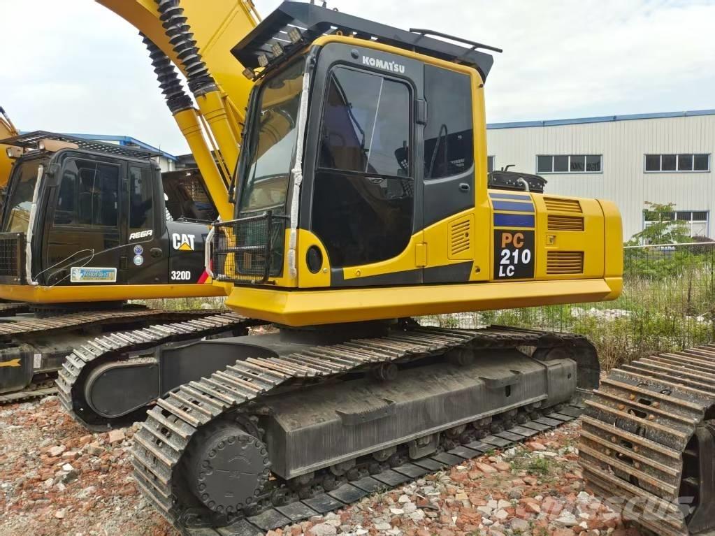 Komatsu PC 210 Roomikekskavaatorid
