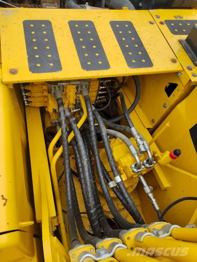 Komatsu PC 210 Roomikekskavaatorid