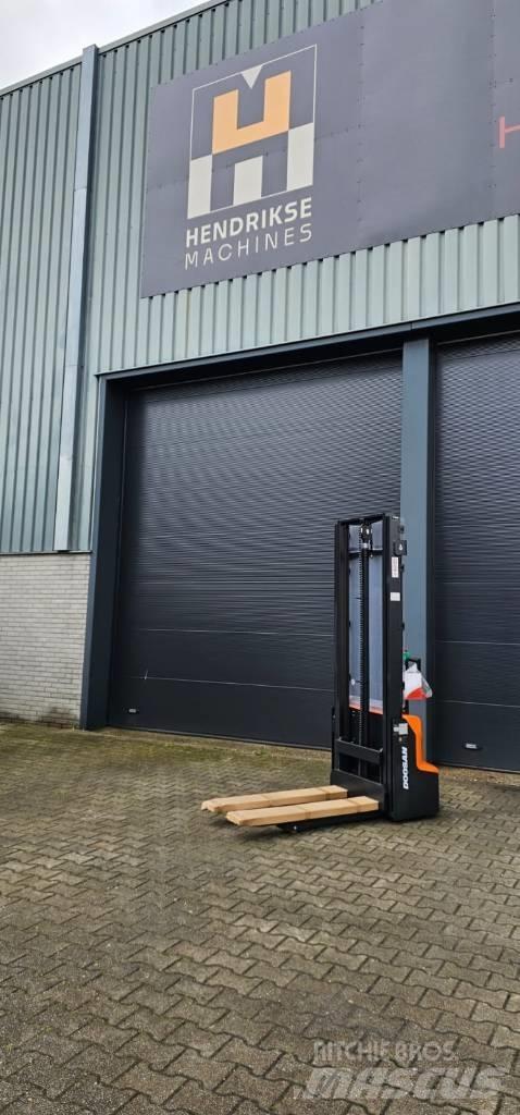 Doosan LSM 12 N Järelkäidavad virnastajad