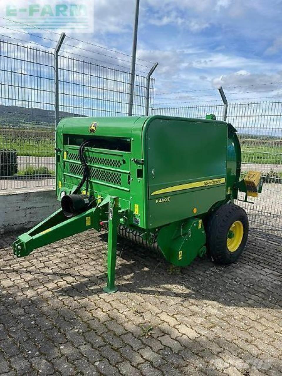 John Deere f440e Heinapressid