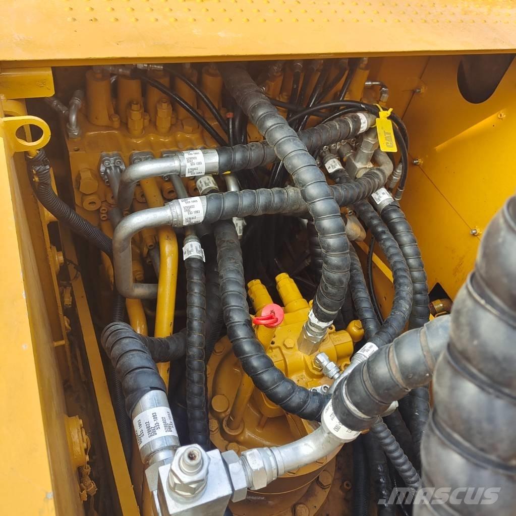 CAT 320D Roomikekskavaatorid