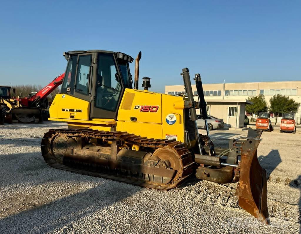 New Holland D 150 Buldooserid