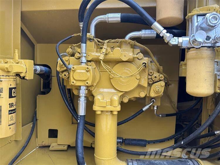 CAT 326D Roomikekskavaatorid