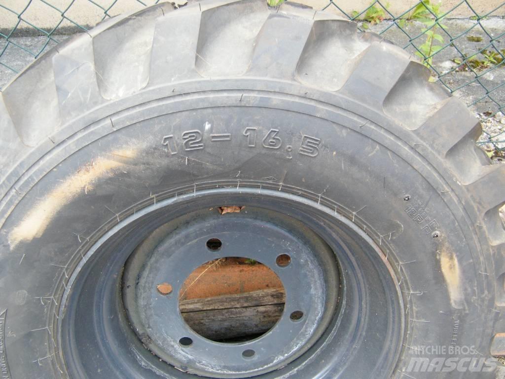 Kumho 12-16,5 Rehvid, rattad ja veljed