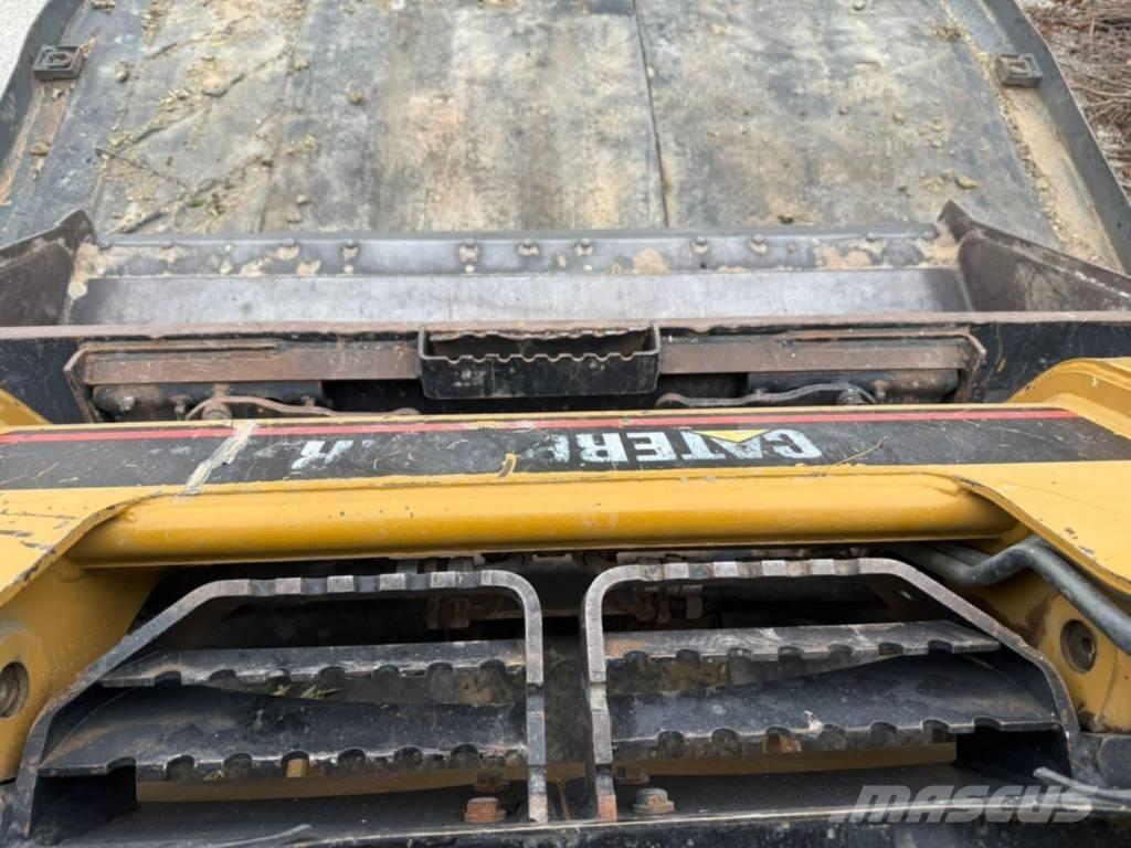 CAT 216 Kompaktlaadurid
