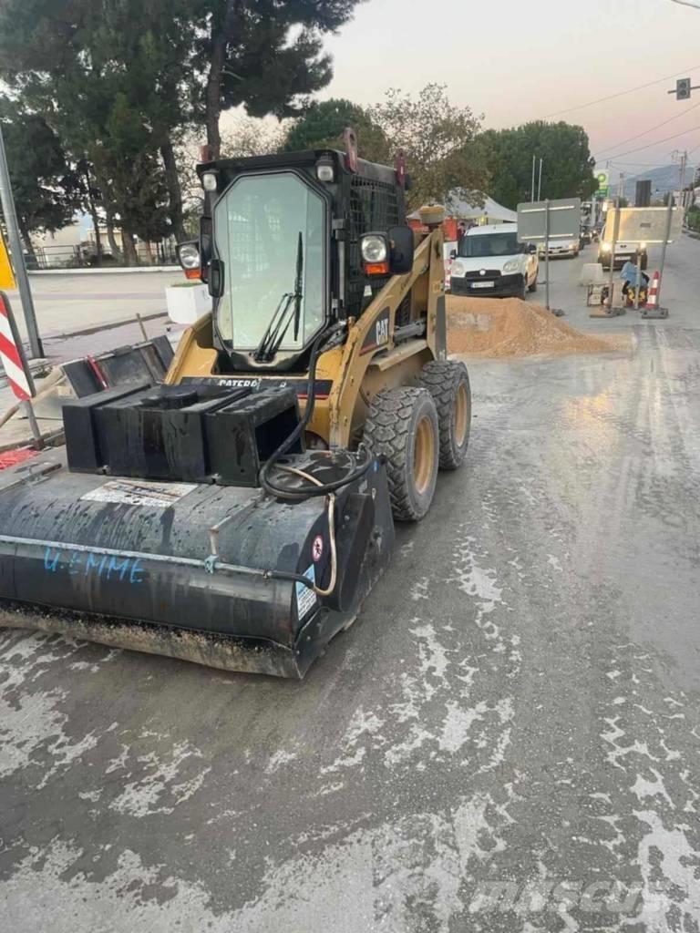 CAT 216 Kompaktlaadurid