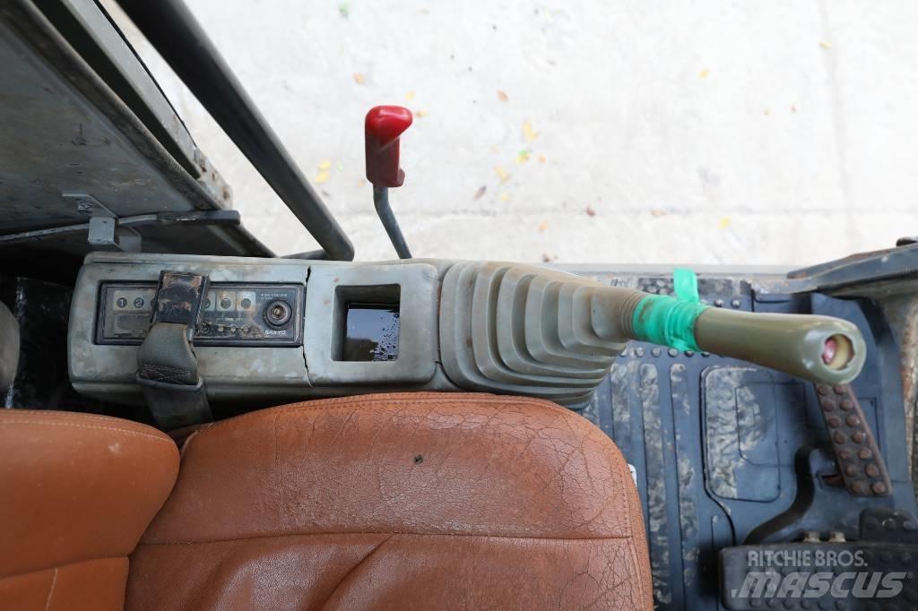 Hitachi EX 120-5 Roomikekskavaatorid