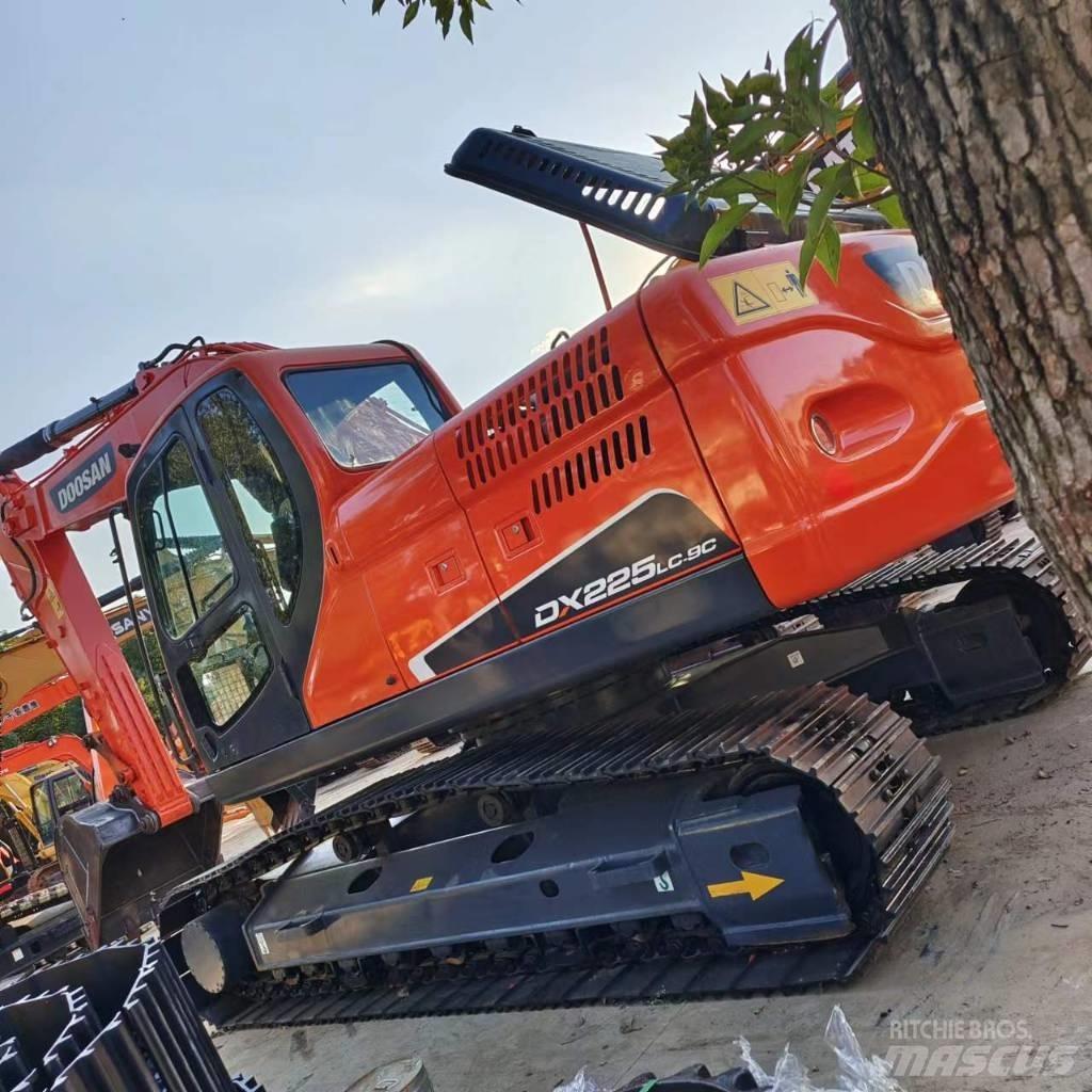 Doosan DX 225 LC Roomikekskavaatorid