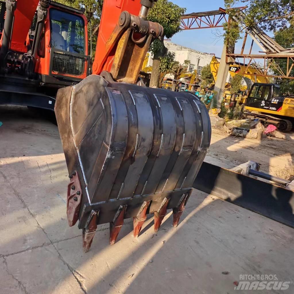 Doosan DX 225 LC Roomikekskavaatorid