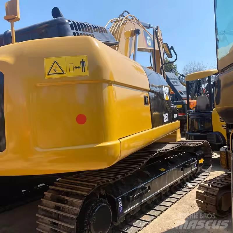 CAT 325 D Roomikekskavaatorid