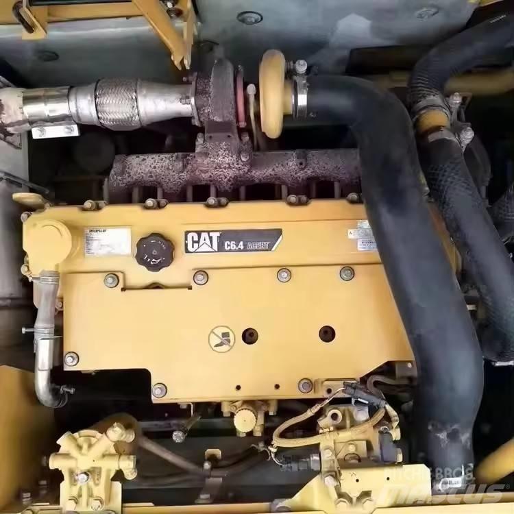 CAT 325 D Roomikekskavaatorid