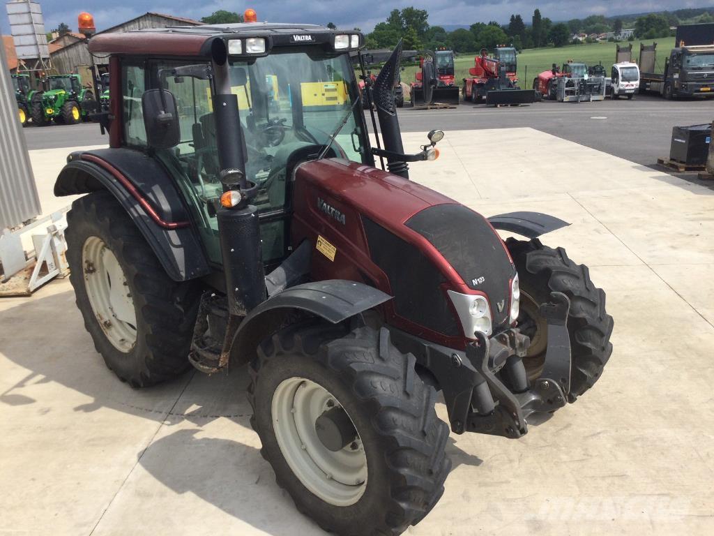 Valtra N123 Traktorid