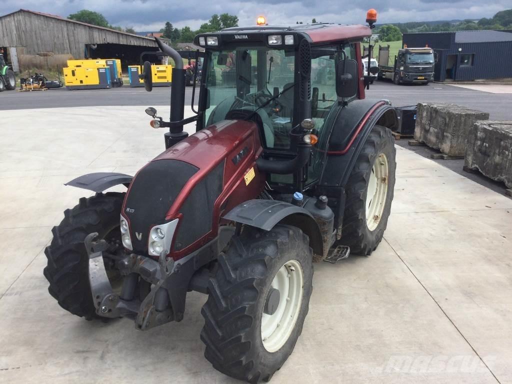 Valtra N123 Traktorid