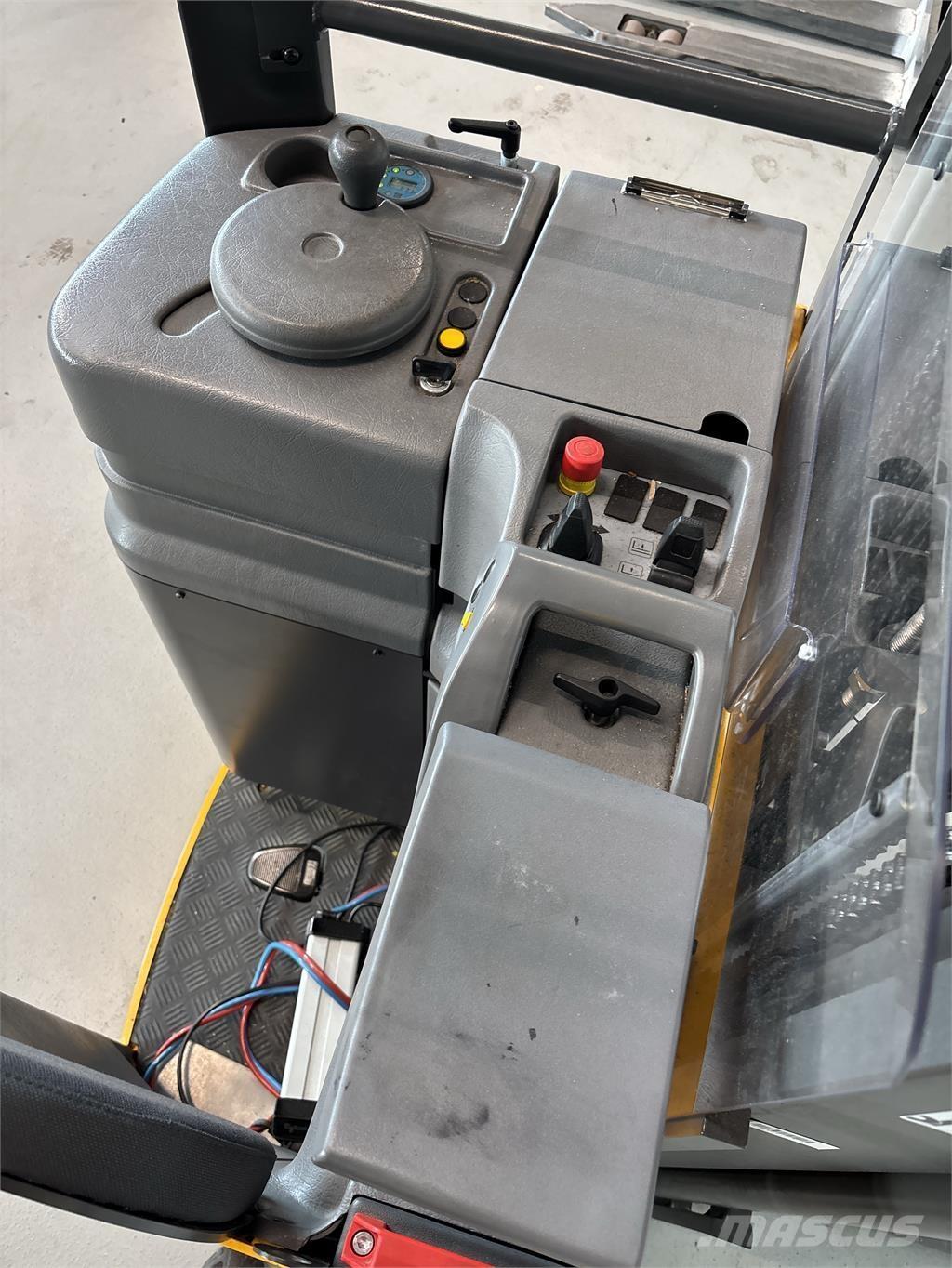 Atlet A160 Platvormiga virnastajad