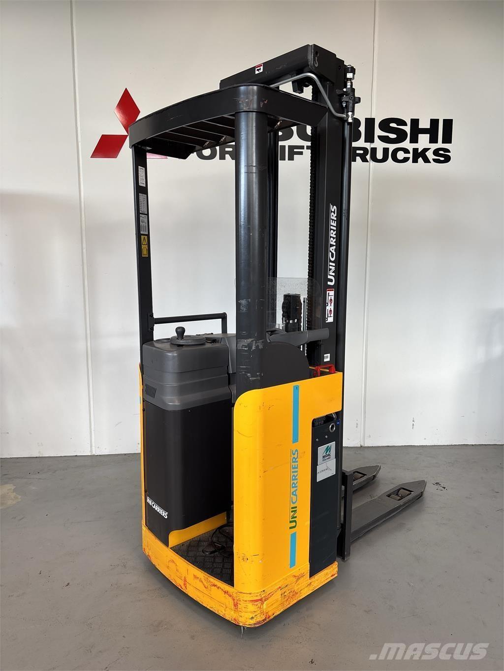 Atlet A160 Platvormiga virnastajad