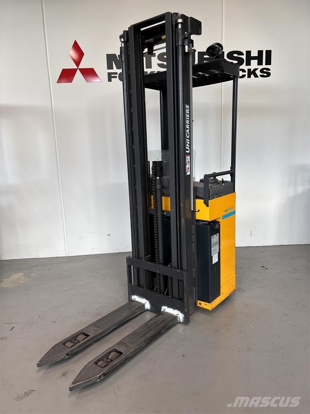 Atlet A160 Platvormiga virnastajad