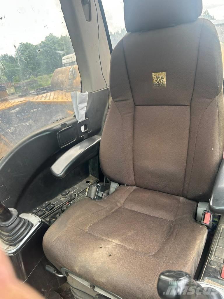 JCB JS 130 LC Roomikekskavaatorid