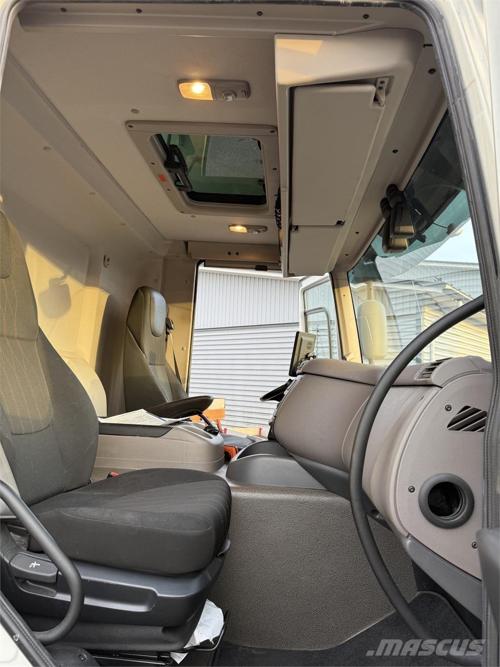 DAF CF 300 FA 4X2 Furgoonautod