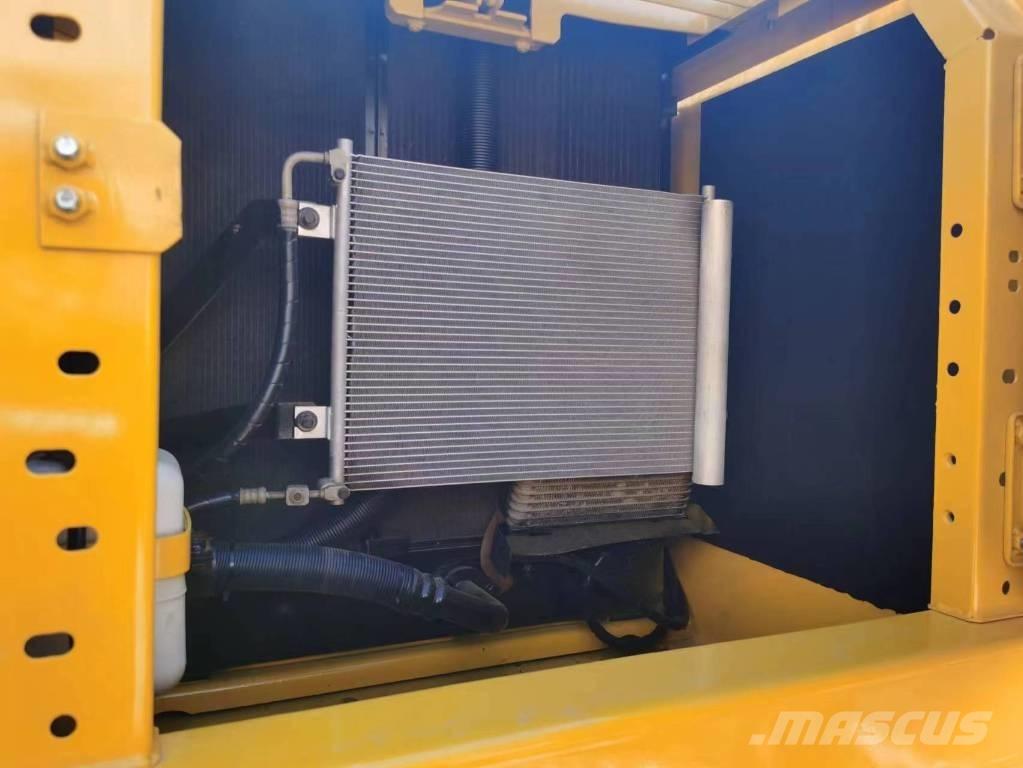 Komatsu PC 220-8 Roomikekskavaatorid