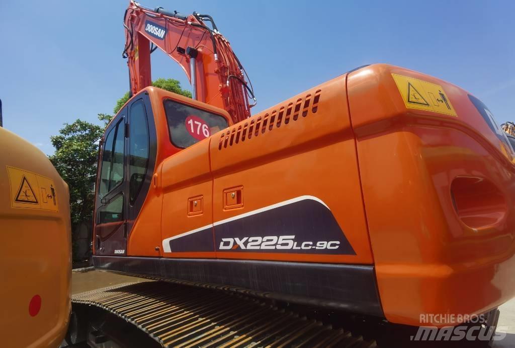 Doosan DX 225 LC Roomikekskavaatorid