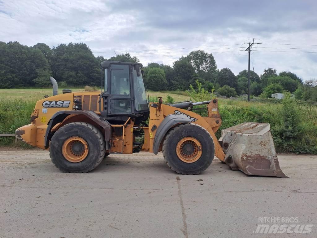 CASE 921 F Rataslaadurid