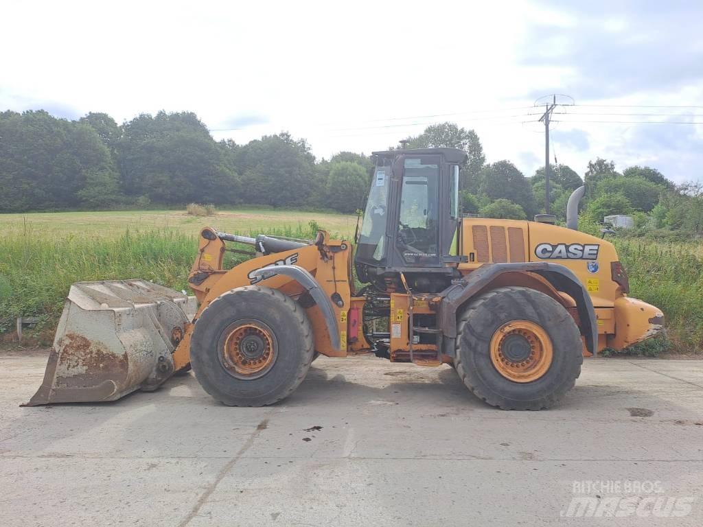 CASE 921 F Rataslaadurid